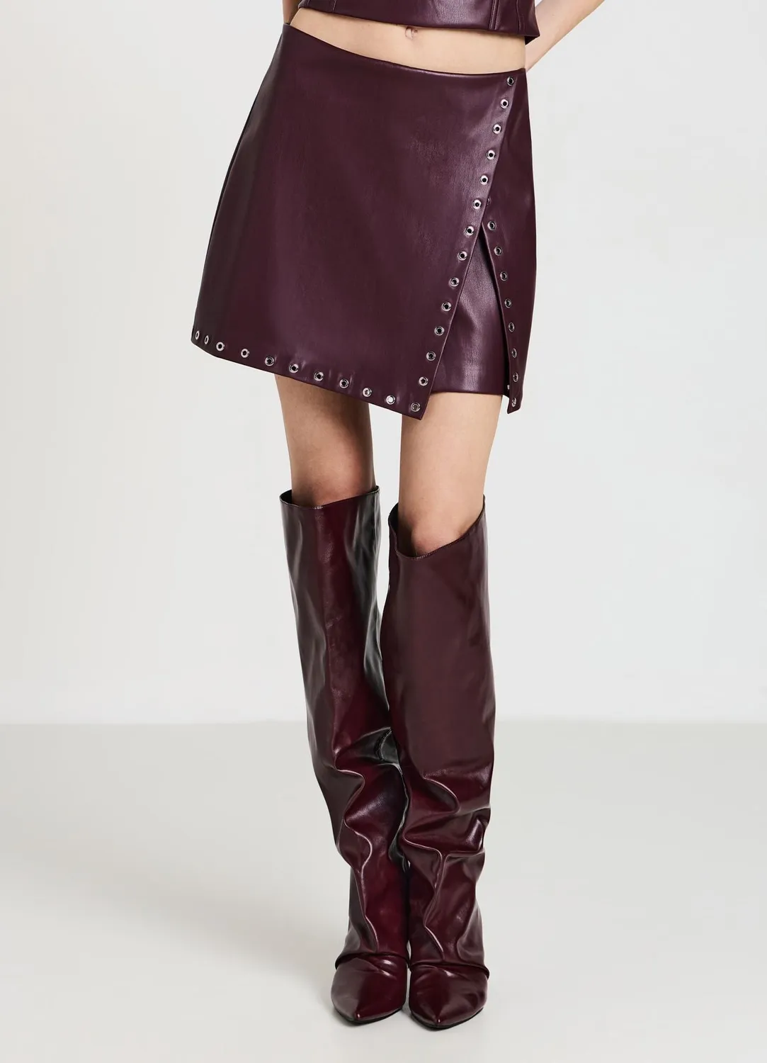 Calliope jupe-short simili cuir cloutée femme