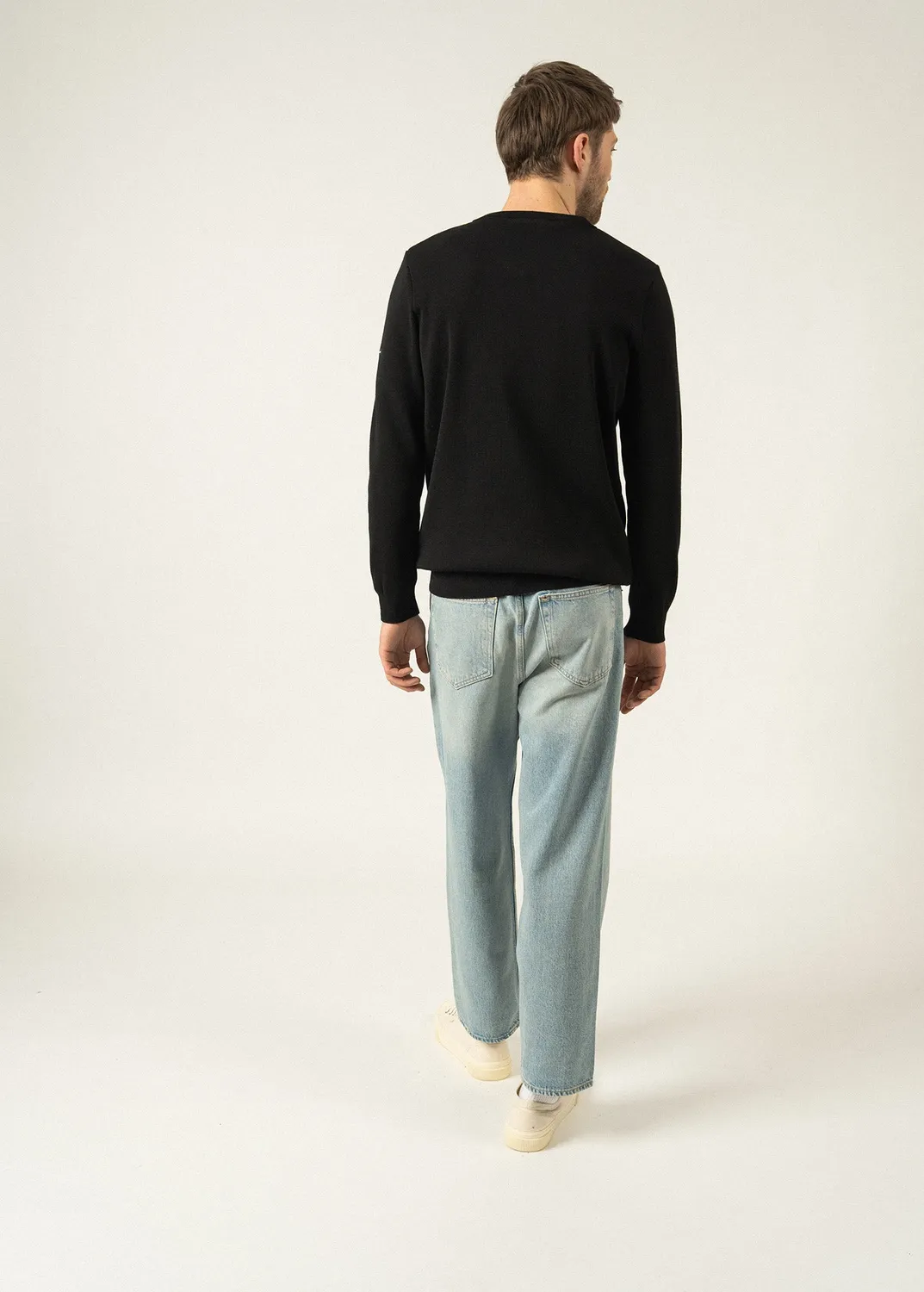 Saint James Cuirassé pull laine noir col V coupe droite
