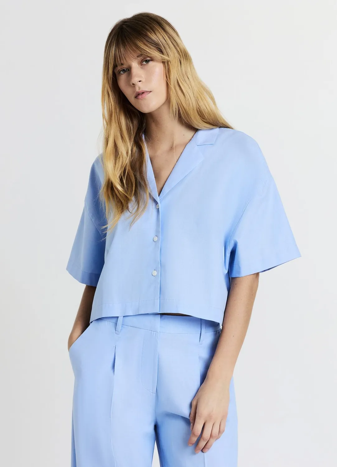 Calliope Chemise femme col revers coton unie