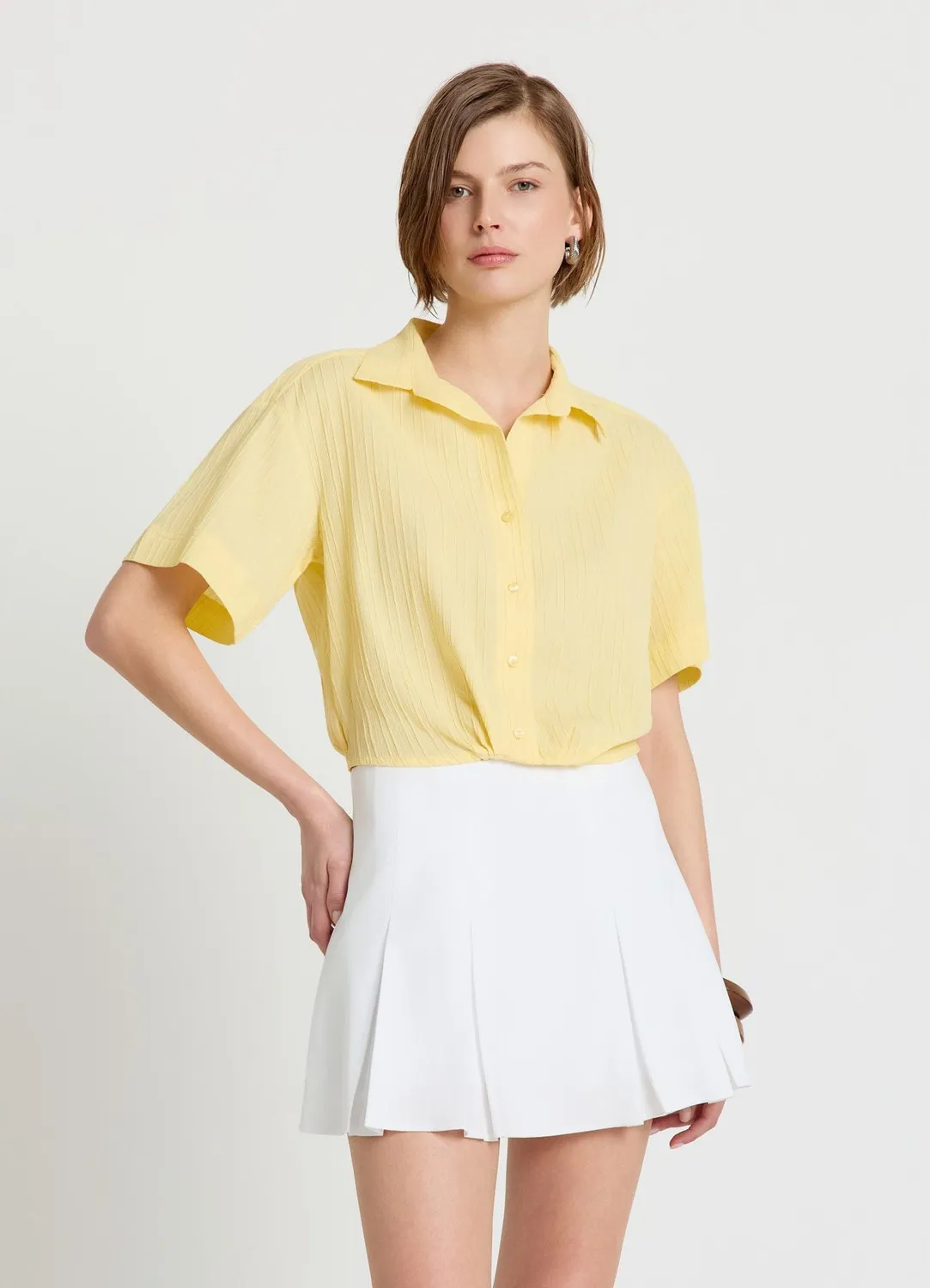 Calliope chemise relief unie manches courtes blousante