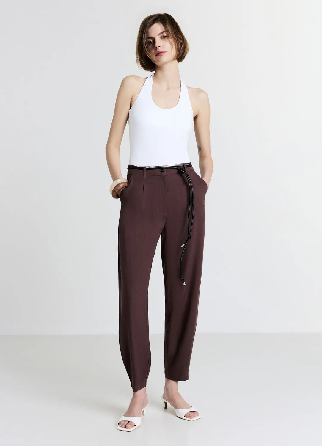 Calliope pantalon carrot fit femme uni