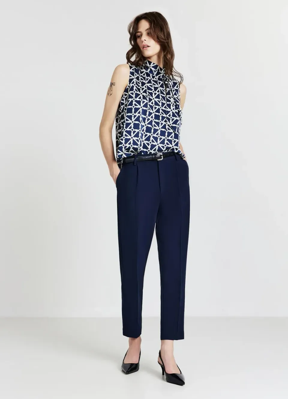 Calliope top satin femme imprimé nœud col sans manches