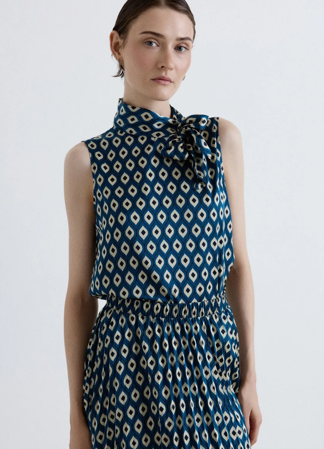 Calliope top satiné imprimé géométrique top femme
