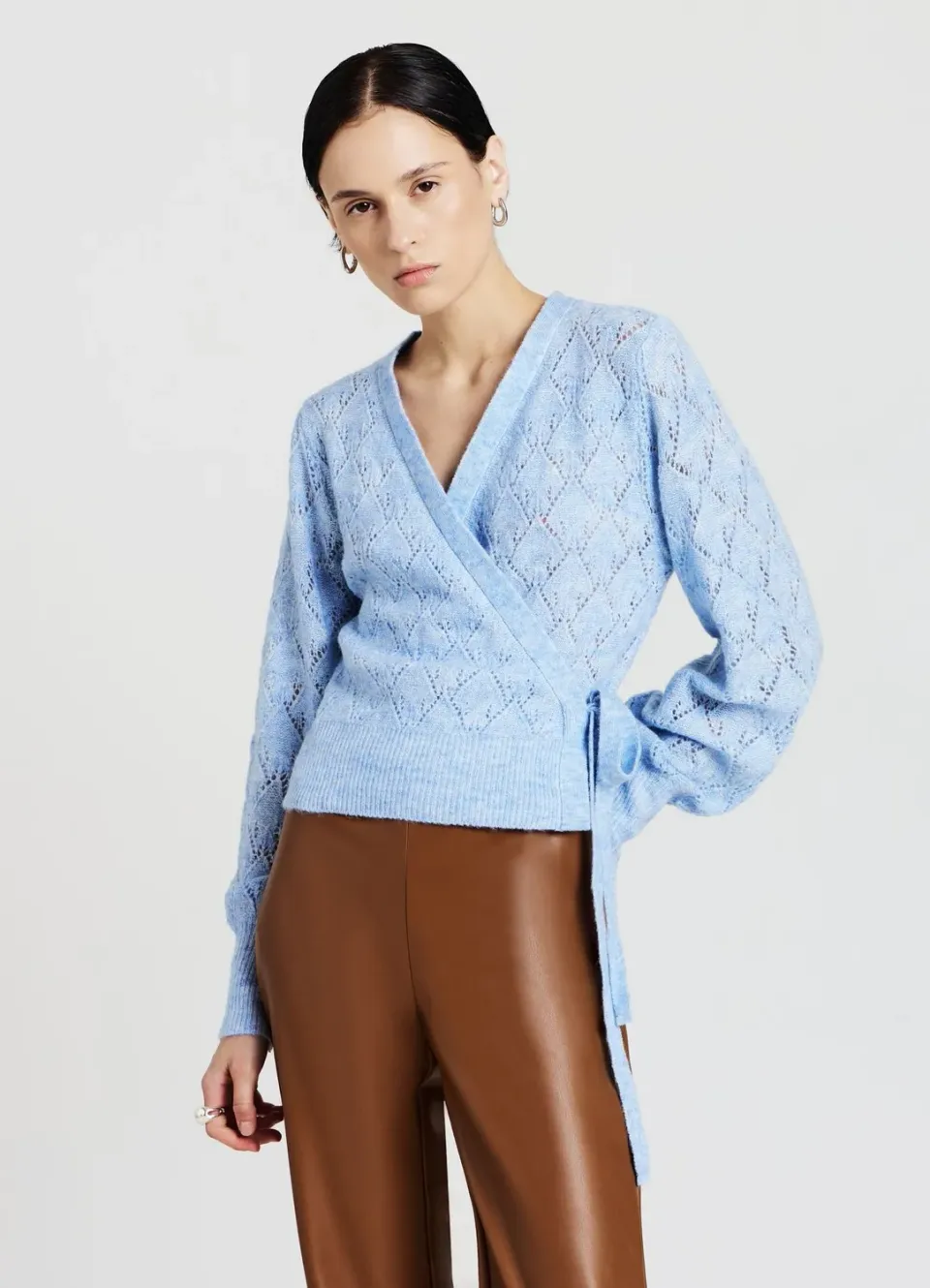 Calliope pull col V ajouré à nœud femme