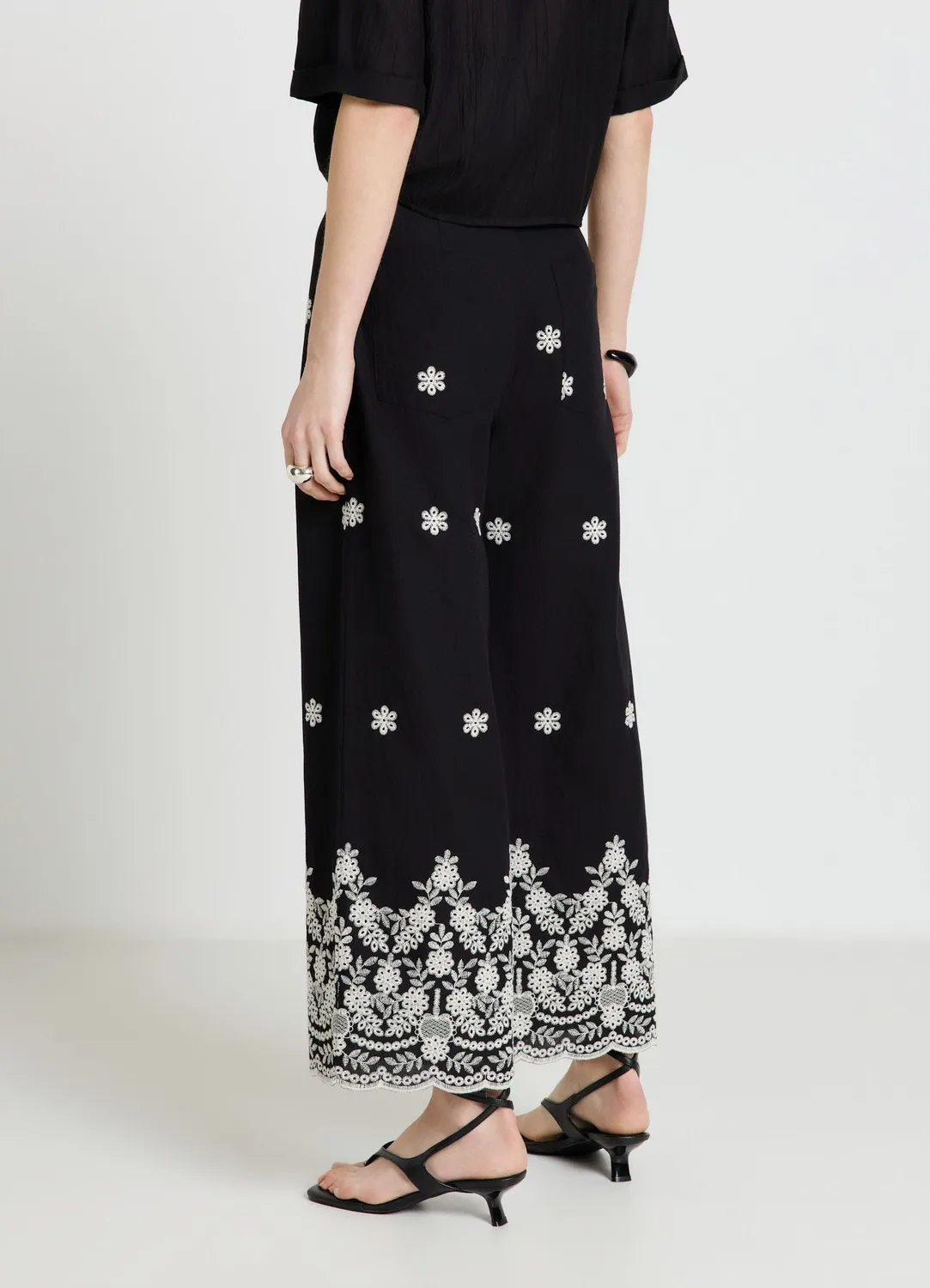 Calliope pantalon culotte femme broderie florale