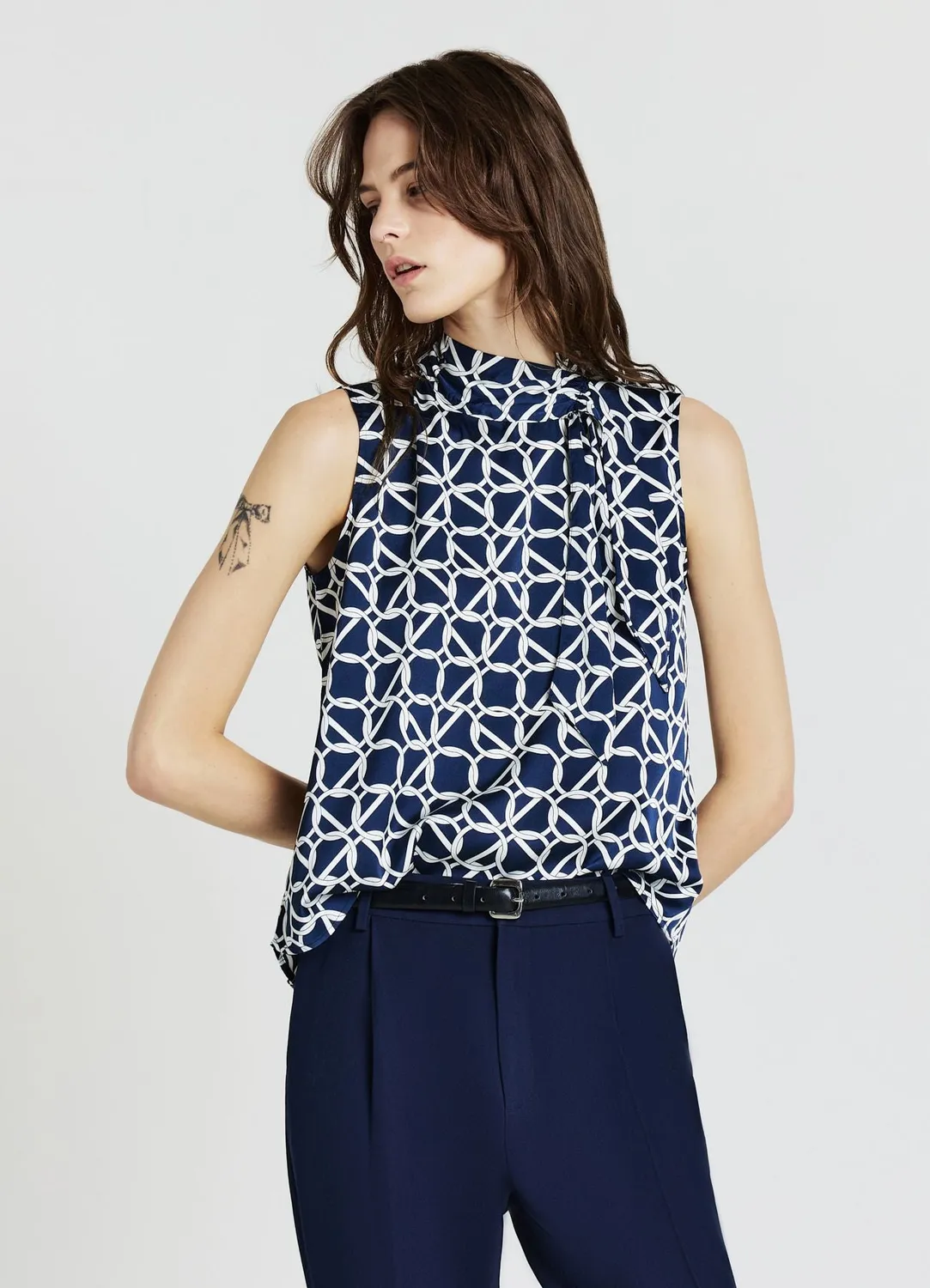 Calliope top satin femme imprimé nœud col sans manches