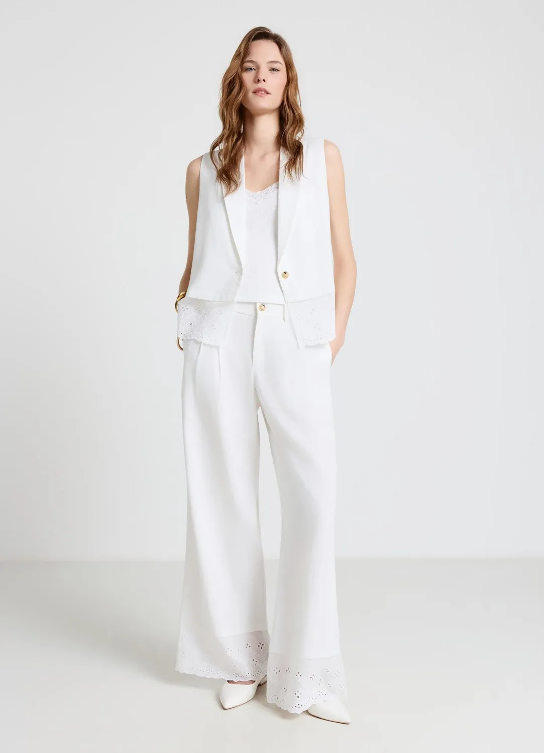 Calliope Gilet sangallo gilet sans manches femme volant brodé