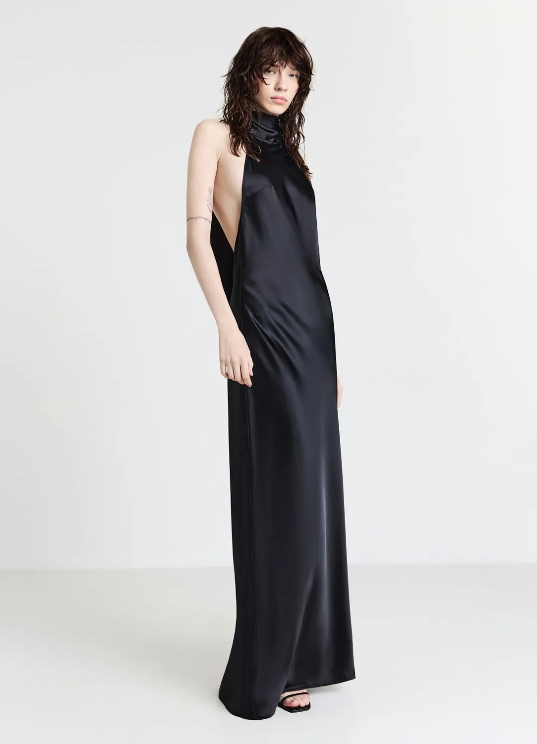 Calliope Atelier halterneck robe longue satinée