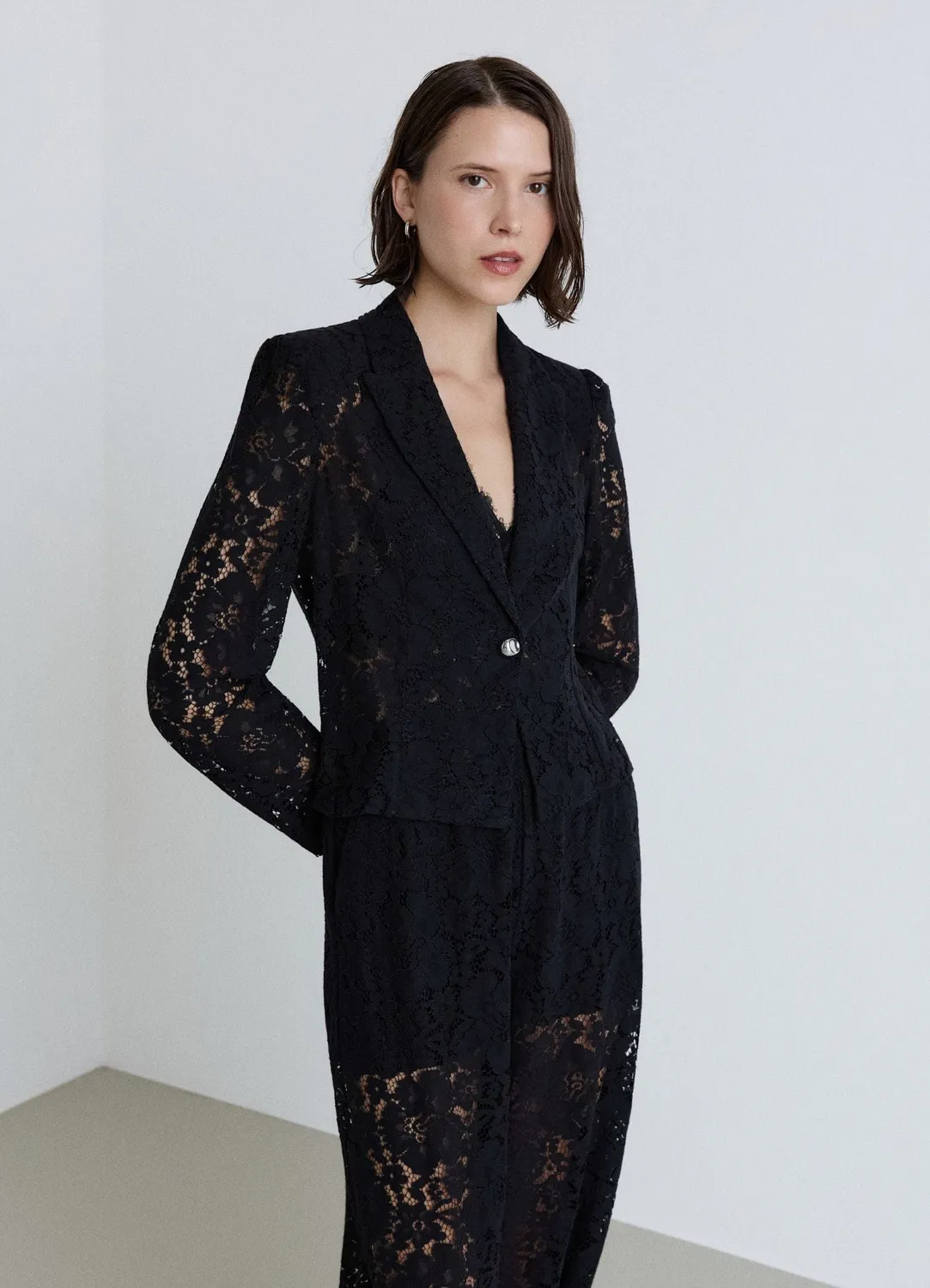 Calliope veste courte dentelle fleurie femme