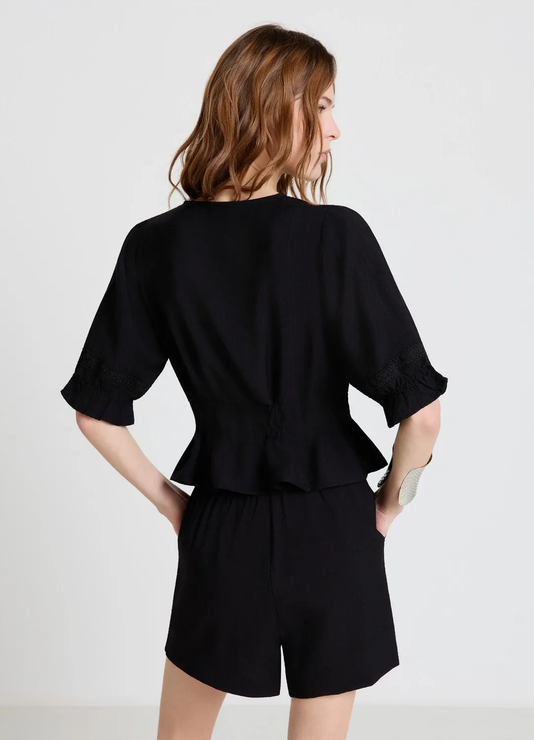 Calliope blouse femme ajourée col V à lacets