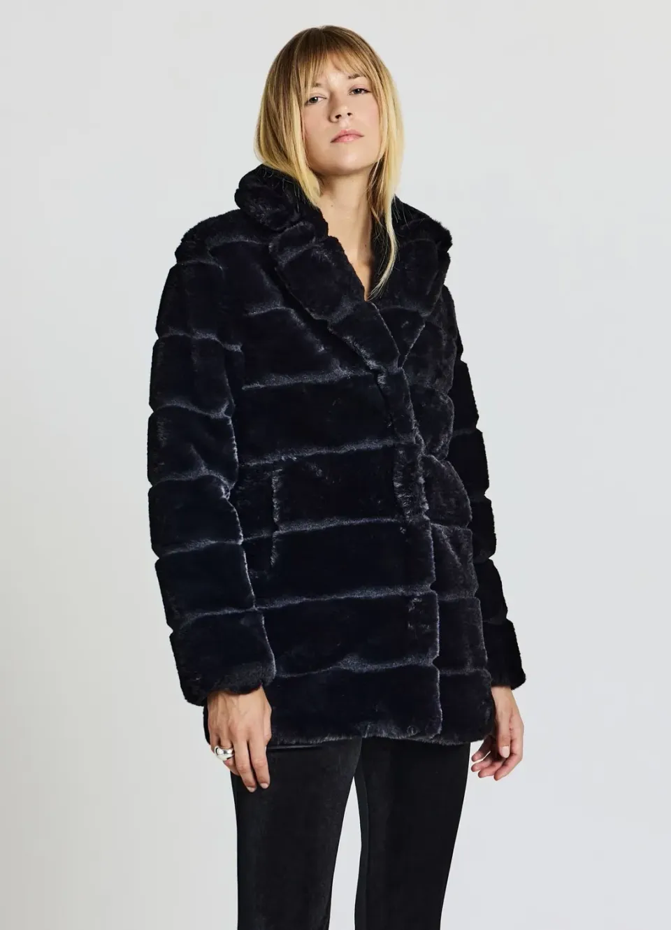 Calliope manteau fausse fourrure femme rayé col large
