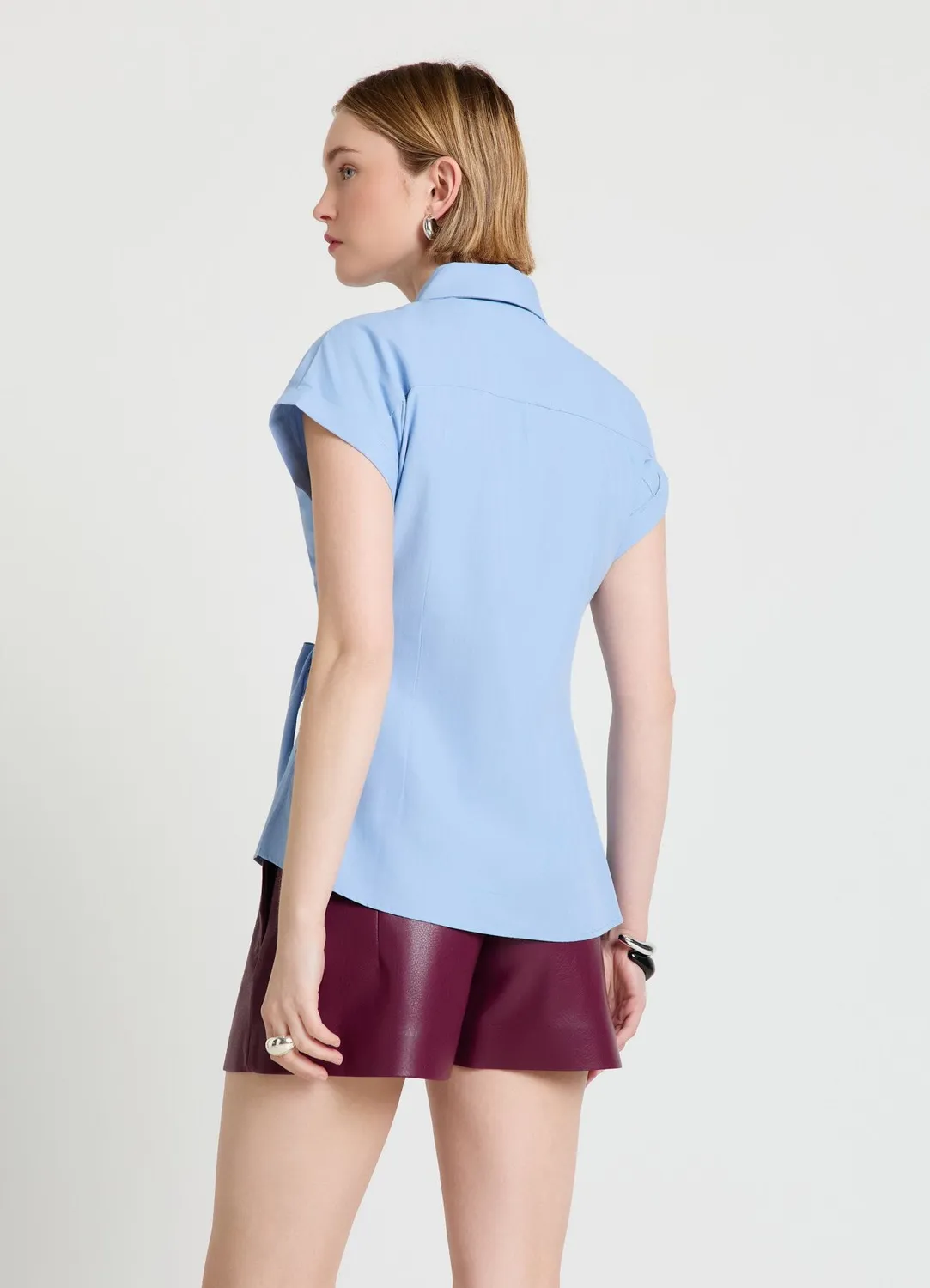 Calliope chemise nœud côté manches courtes unie