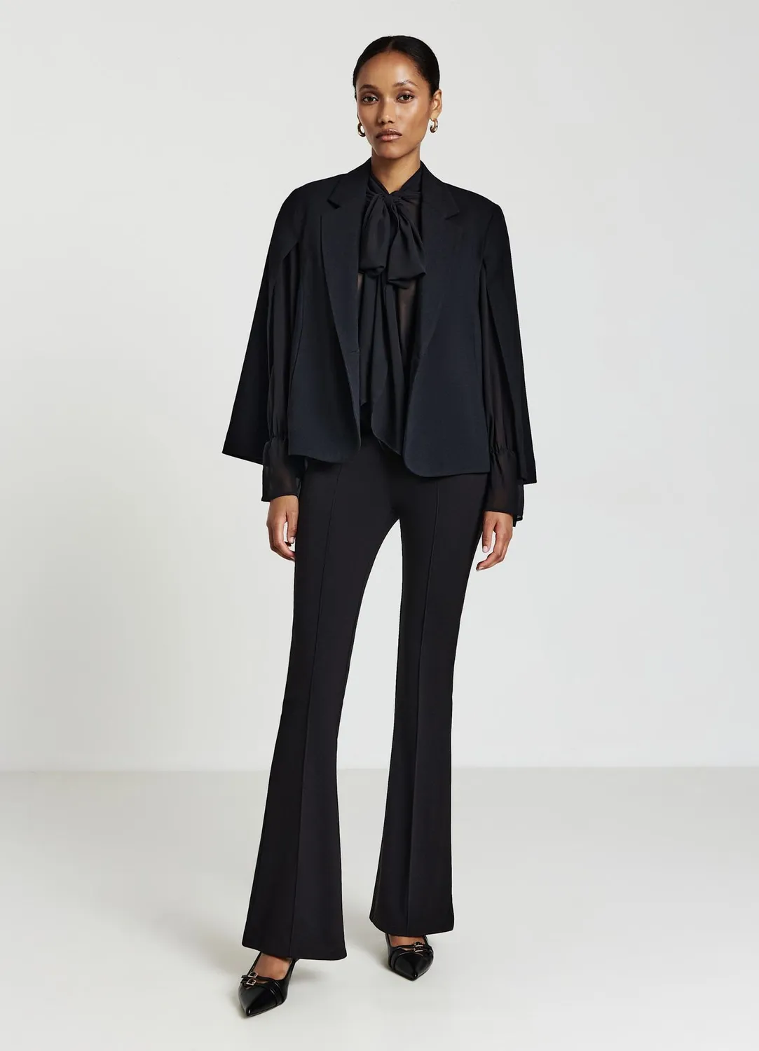Calliope veste cape unie bouton cérémonie femme