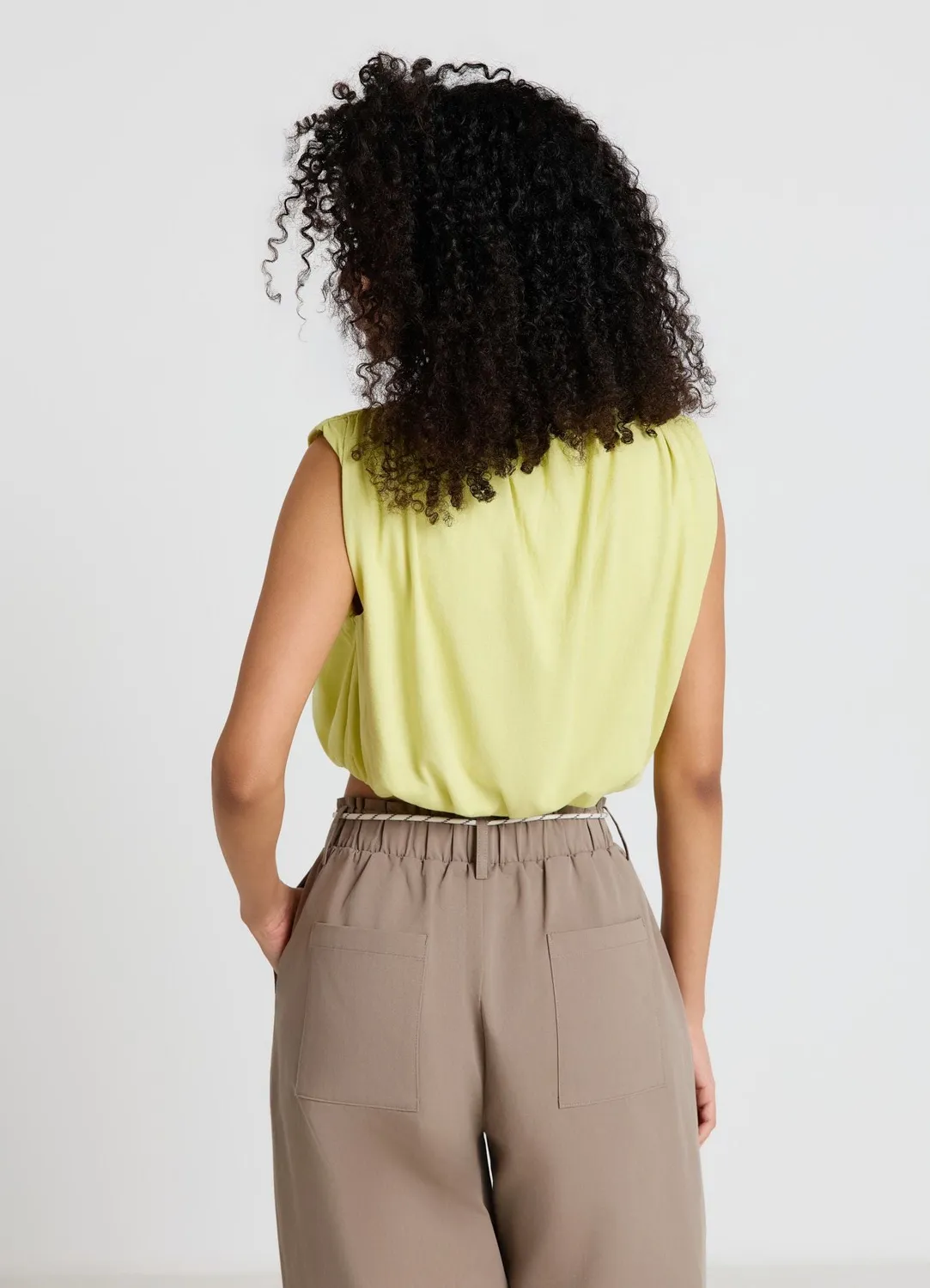 Calliope top sans manches femme col froncé uni
