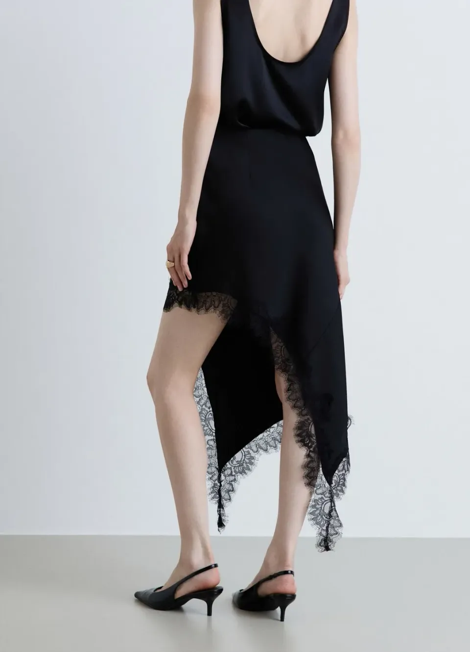 Calliope jupe femme asymétrique satin dentelle