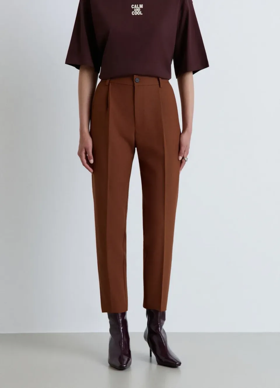 Calliope pantalon pinces femme taille haute jambe droite